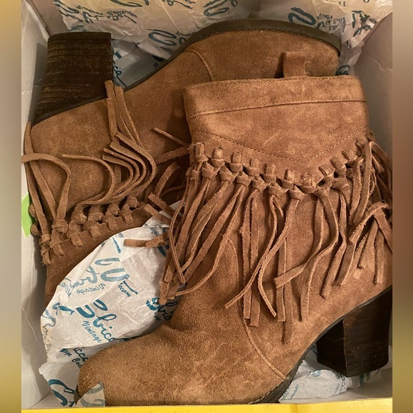 Sbicca Sound Khaki Suede Leather Fringed Tassel Booties Size 8.5 in Box - Picture 9 of 11